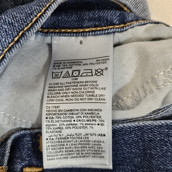 Old Navy Denim Rolled Hem Jean Shorts 79% Cotton 20% Polyester 1% Elastane Sz 6 - Picture 4 of 4